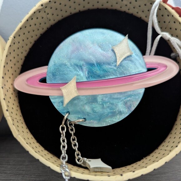 Erstwilder God of Time Saturn Brooch - Picture 2 of 5